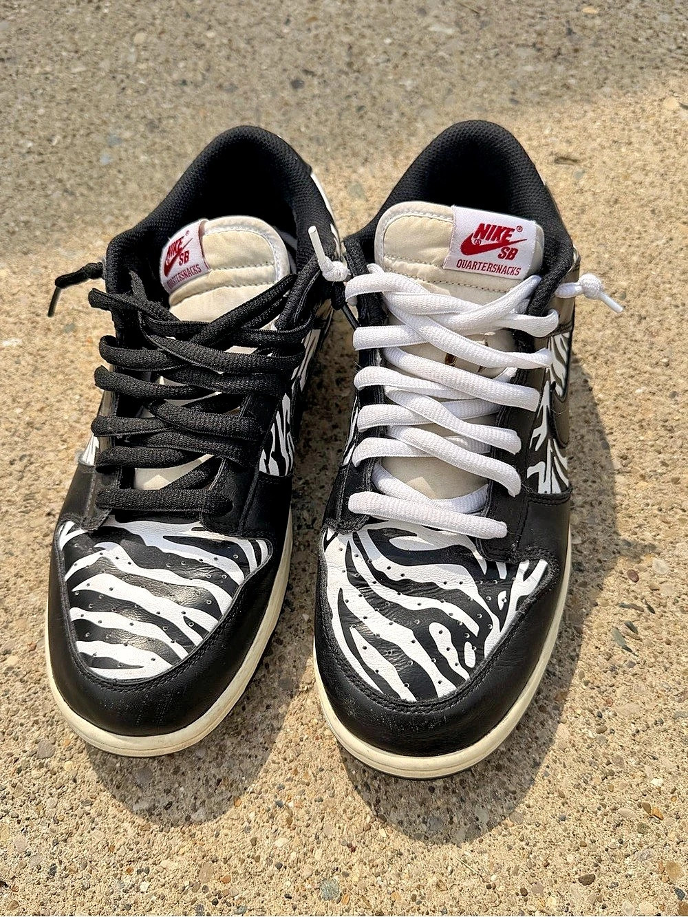 Nike SB Dunk Low Quartersnacks Zebra Sneakers US 8.5
